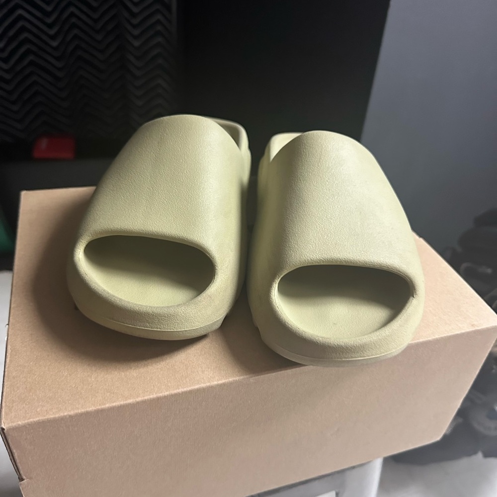 Yeezy Slides Resin size 11